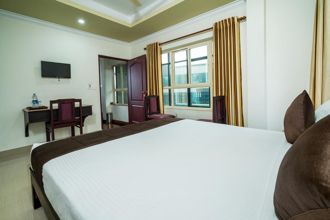 Oyo 10428 Hotel Sandal Breeze Maraiyur Екстер'єр фото